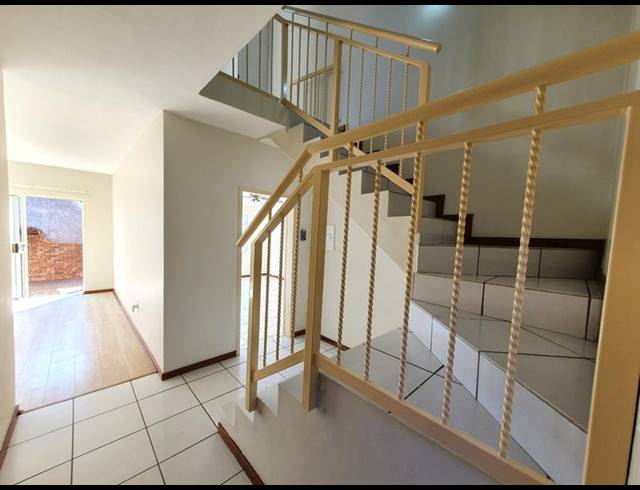 3 BEDROOM TOWNHOUSE FOR SALE IN MAGALIESKRUIN